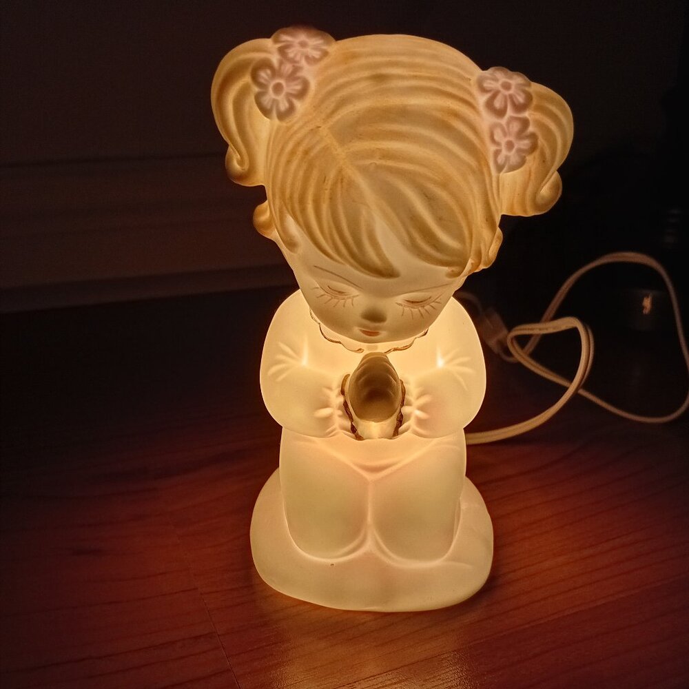 Vintage Ceramic Little Girl Praying Lamp/Nightlight For Child